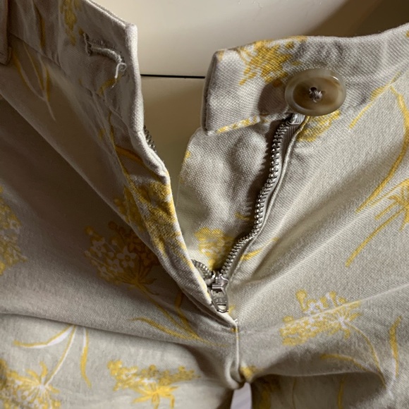 Gap Khakis Shorts Women 0 Yellow Floral Print 3" Shorts Stretch Chino Casual - Picture 7 of 12